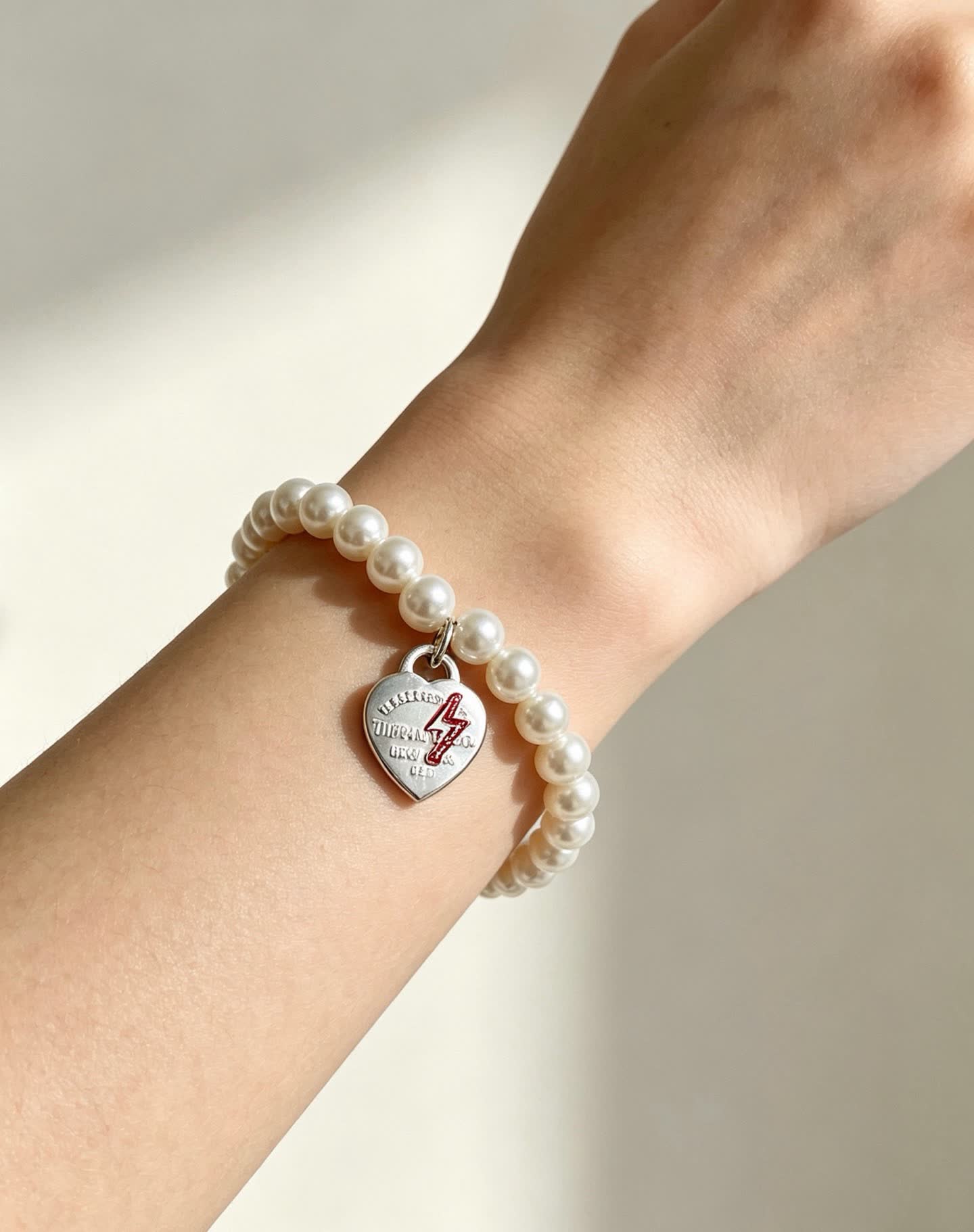 Tiffany & Co. Heart Tag Pearl Bracelet